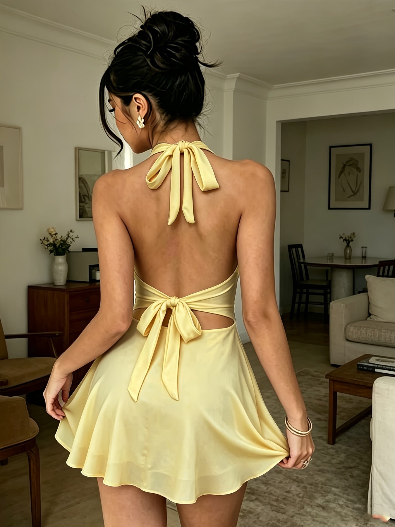 Elegant Women's V-Neck Backless Bodycon Pleated Mini Dress