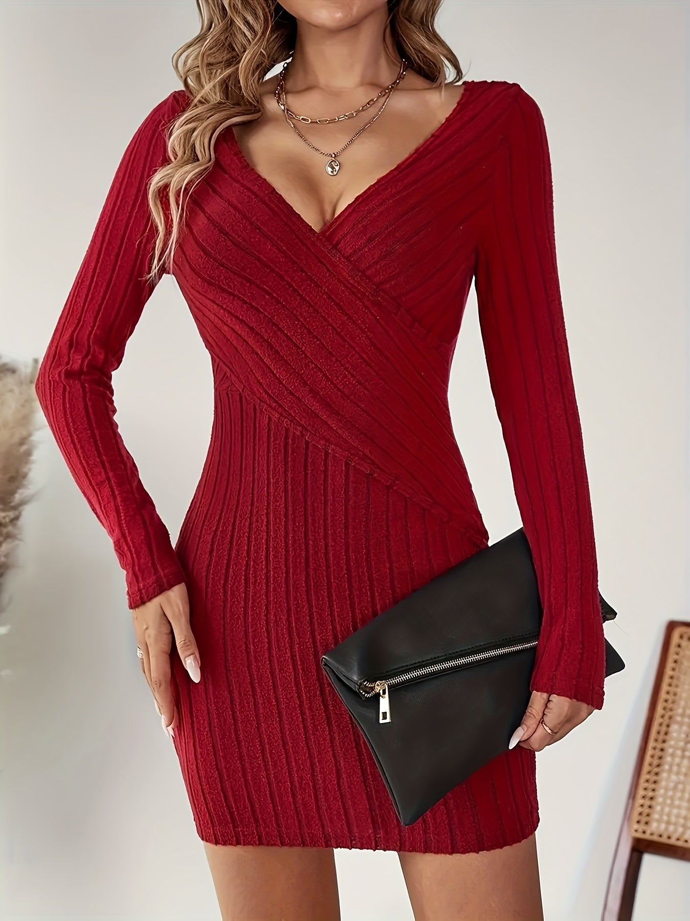 A Stylish And Elegant Dress for Women, Perfect for Autumn And Winter, Designed to Be Flattering And Versatile for Commuting