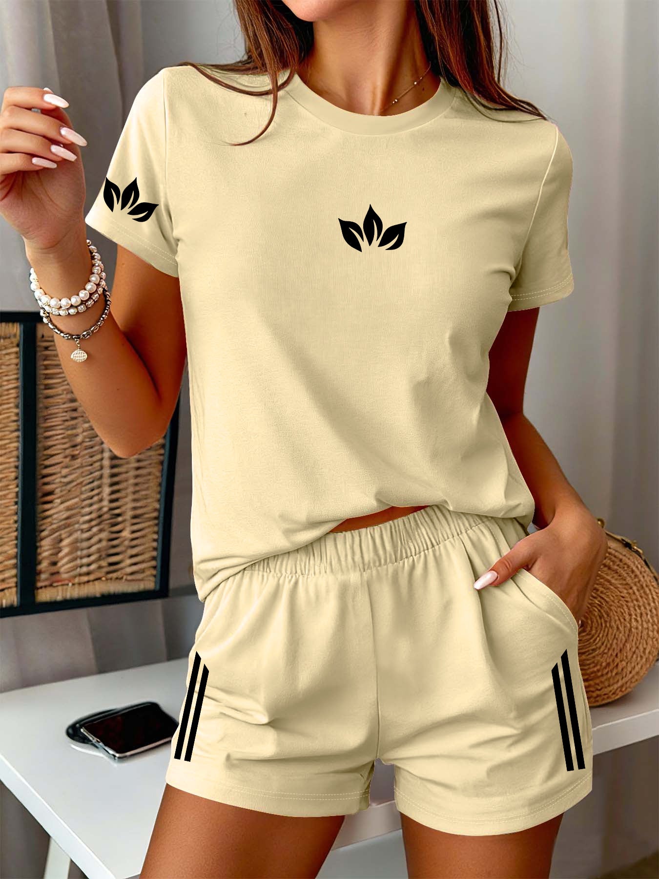 Women's Casual Leaf Print Short Sleeve & Shorts Set for Spring/Summer