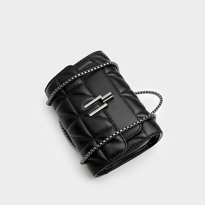A Women'S Black Plaid Crossbody Bag with a Stylish Chain Shoulder Strap, Featuring a Flap Closure And PVC Lining, Designed for Ladies - Urban Style, Not Washable
