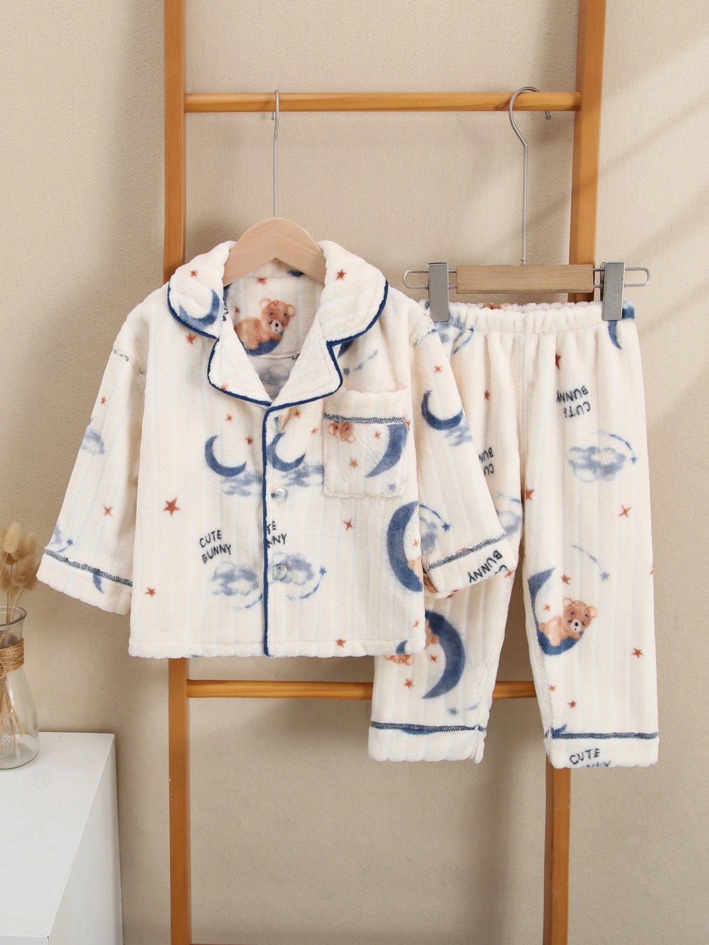 2025 New Autumn And Winter Boys' Home Clothes Two-Piece Baby Pajamas Set Flannel Thick Velvet Thickened Moon Bear Pattern Pocket Button Style Cold-Proof Thermal Underwear