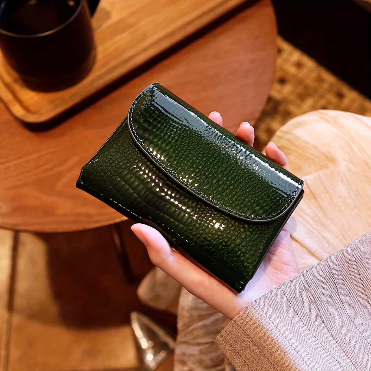 Women'S Luxury Genuine Leather Wallet - European & American Style Compact Trifold with Magnetic Closure, Golden-Tone Hardware, Zipper Pocket - Elegant, Red