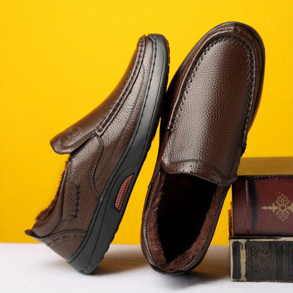 A Pair of Genuine Leather Men'S Shoes, Featuring Warm And Cozy Casual Leather Shoes with Plush Lining for Autumn And Winter. Made from High-Quality First-Layer Cowhide, The Shoe'S Surface Showcases a Delicate Texture That Hig