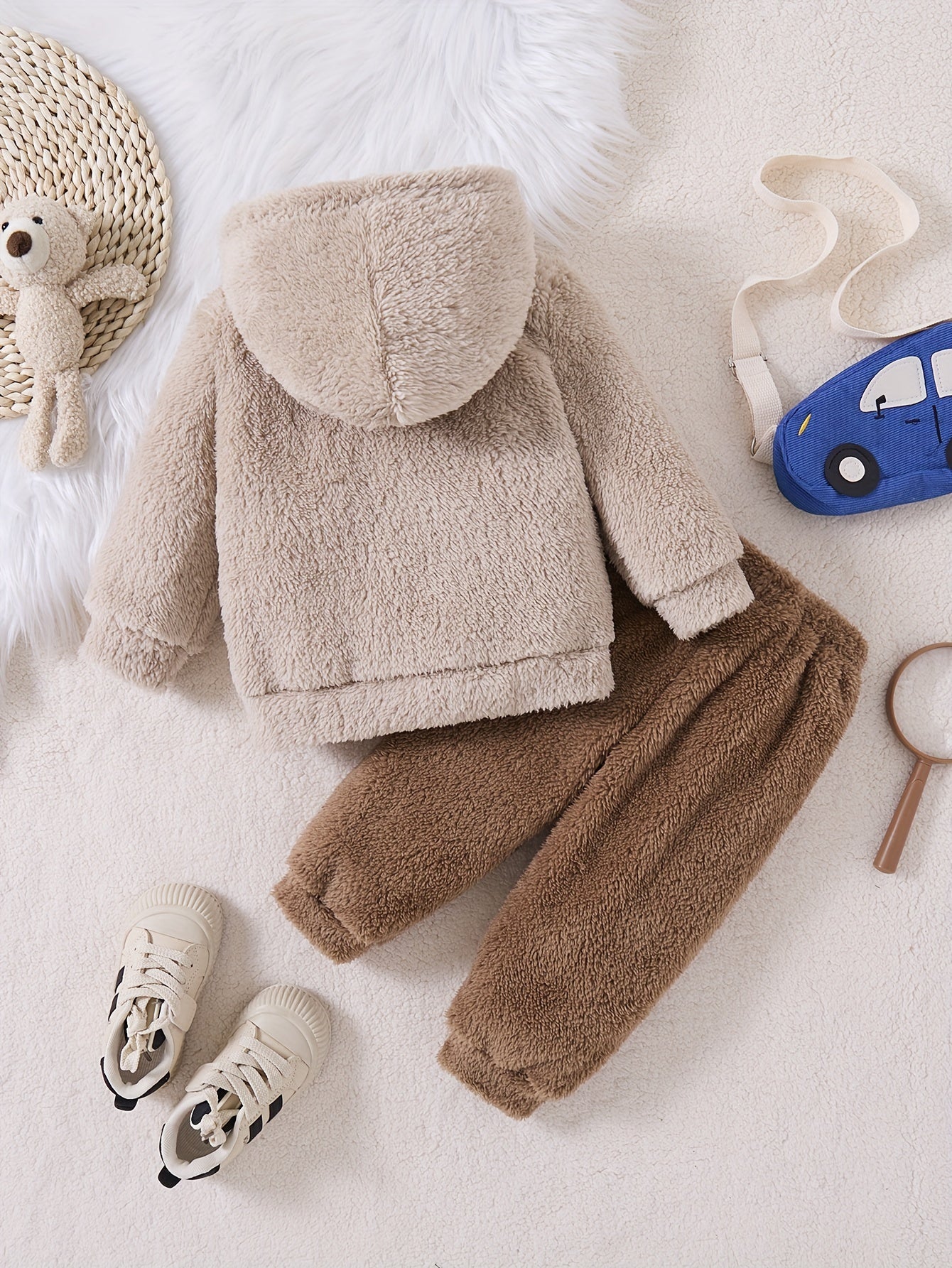 Boys' Autumn and Winter Fashionable Casual Simple Cute Warm Solid Color Plush Bear Embroidered Hoodie Long Pants Two-Piece Set, Perfect for Outdoor